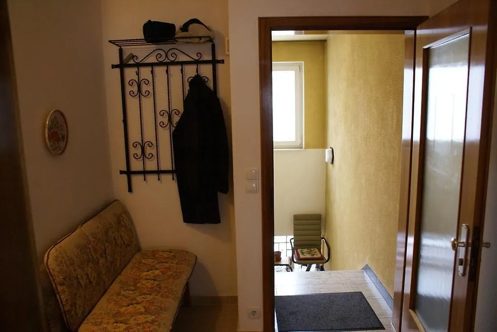 Stuttgart-Monchfeld Apartment