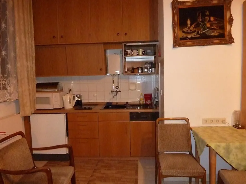 Stuttgart-Monchfeld Apartment